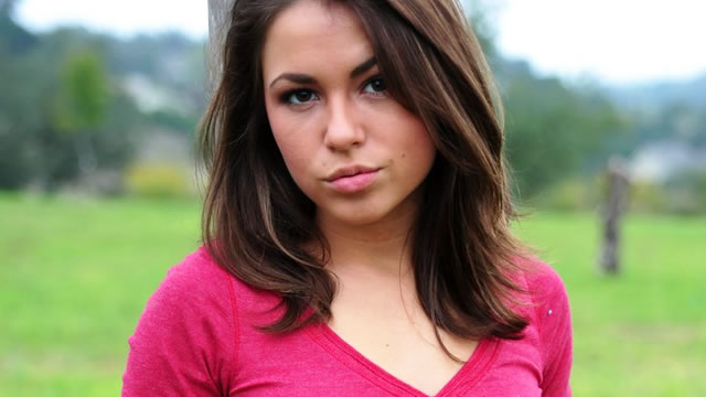 Taylor Lain is a cute teenager that attends a college and has her own solo 