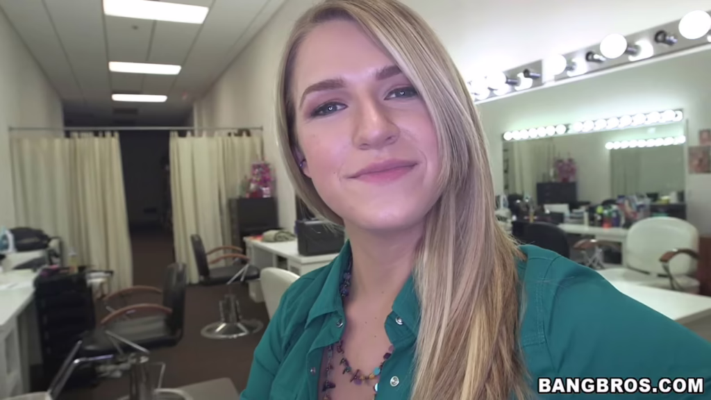 Dixie Belle Blonde PAWG Giving a Tug Job Video